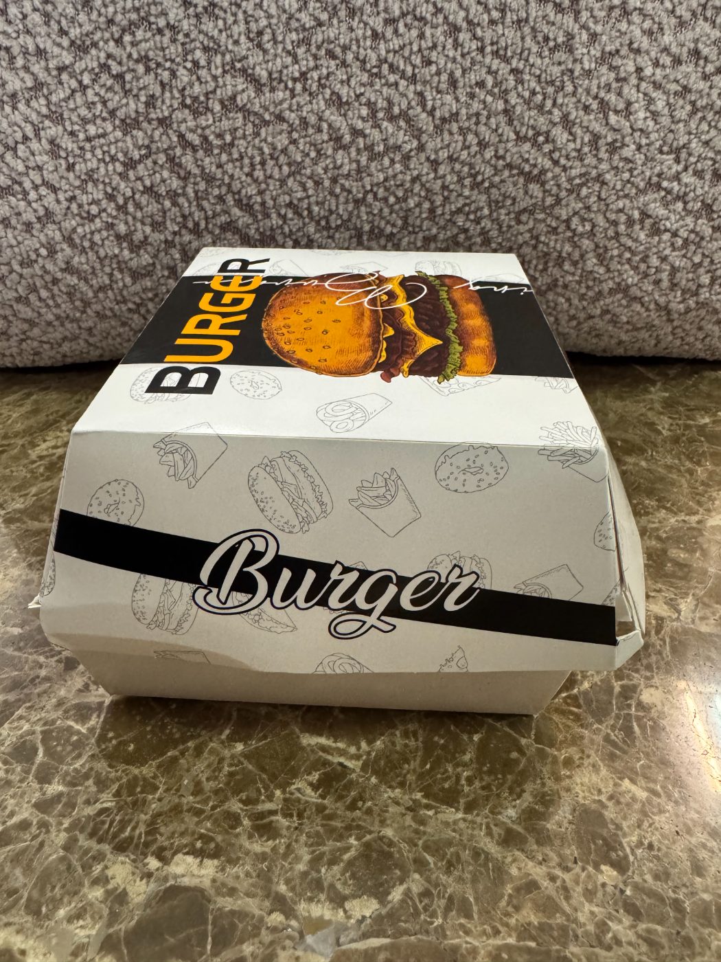 Boîte burger imprimée, vue de trois quarts
